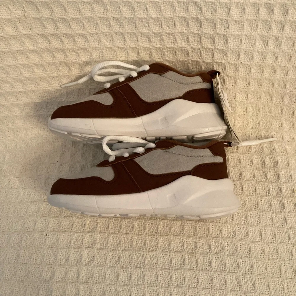 Baby Gap Boys Two Tone Lace Up Sneakers Size 6 New With Tags